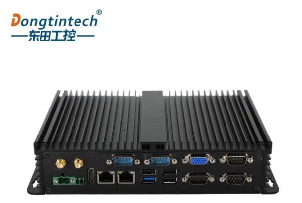 東田嵌入式數據采集工控機.png